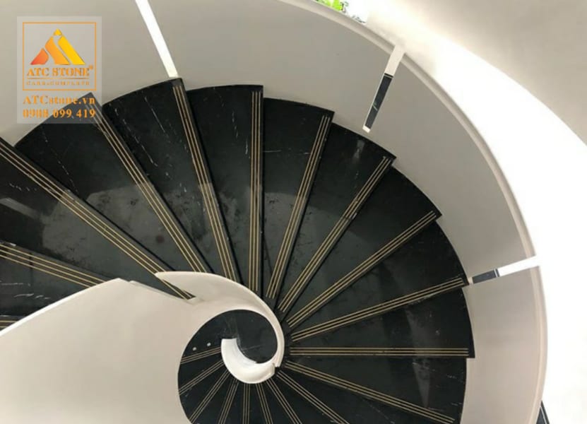 Cầu thang đá hoa cương xoắn ốc