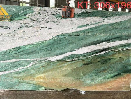 DA-QUARTZ-FUCHSITE-CRYSTAL