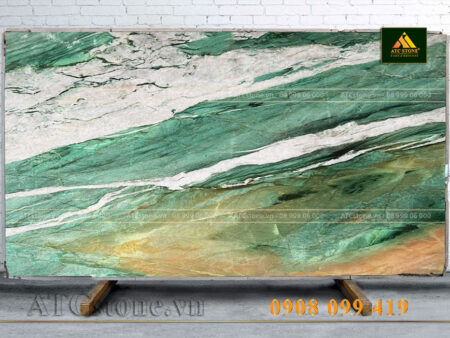 DA-QUARTZ-FUCHSITE-CRYSTAL