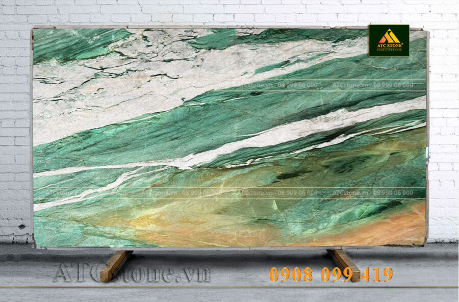 DA-QUARTZ-FUCHSITE-CRYSTAL