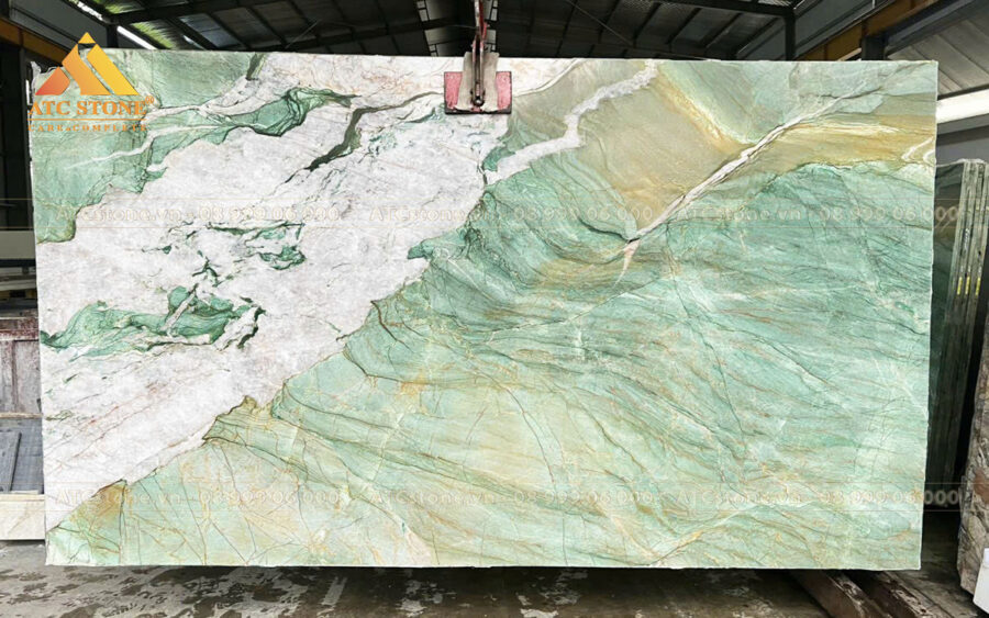DA-QUARTZ-FUCHSITE-CRYSTALL