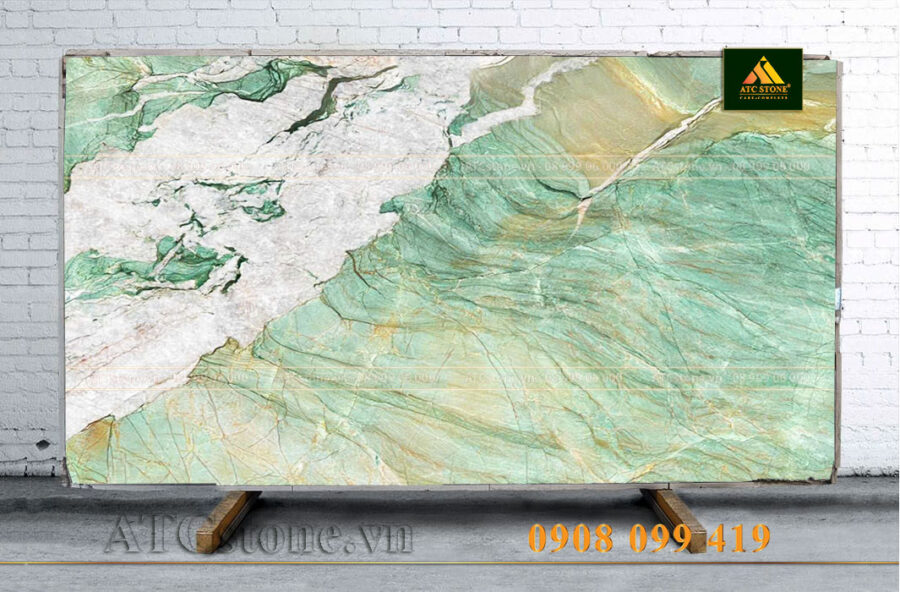 DA-QUARTZ-FUCHSITE-CRYSTALL
