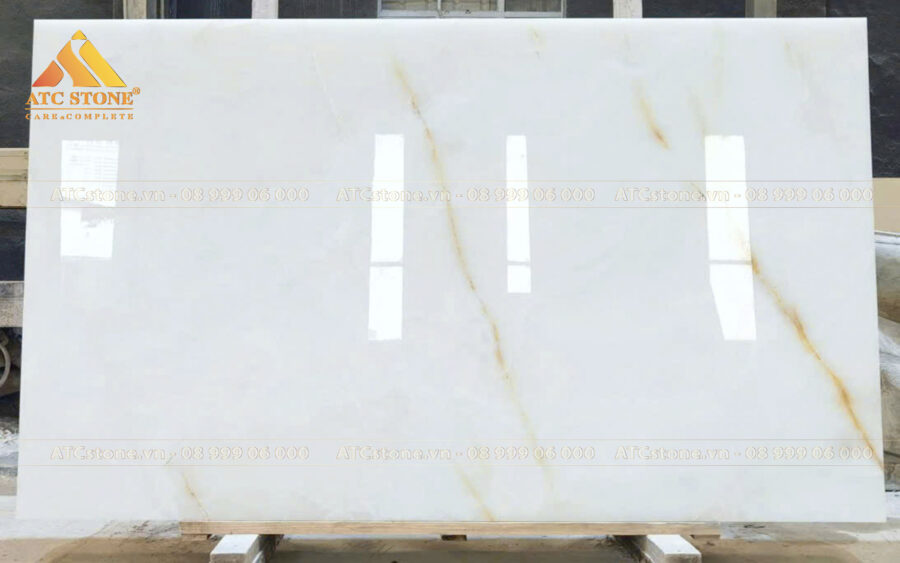 DA-ONYX-SNOW-WHITE